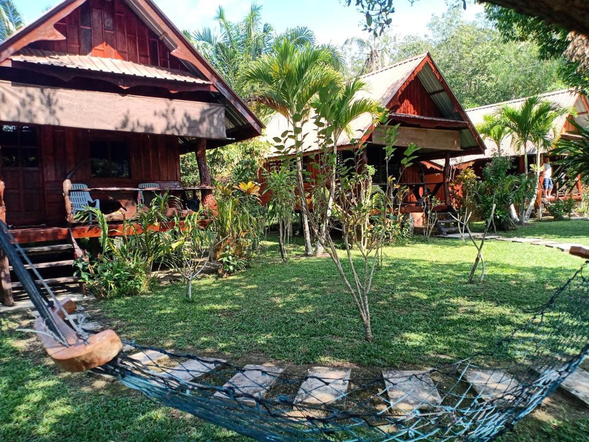 Friendly Koh Jum Hotel Exterior photo