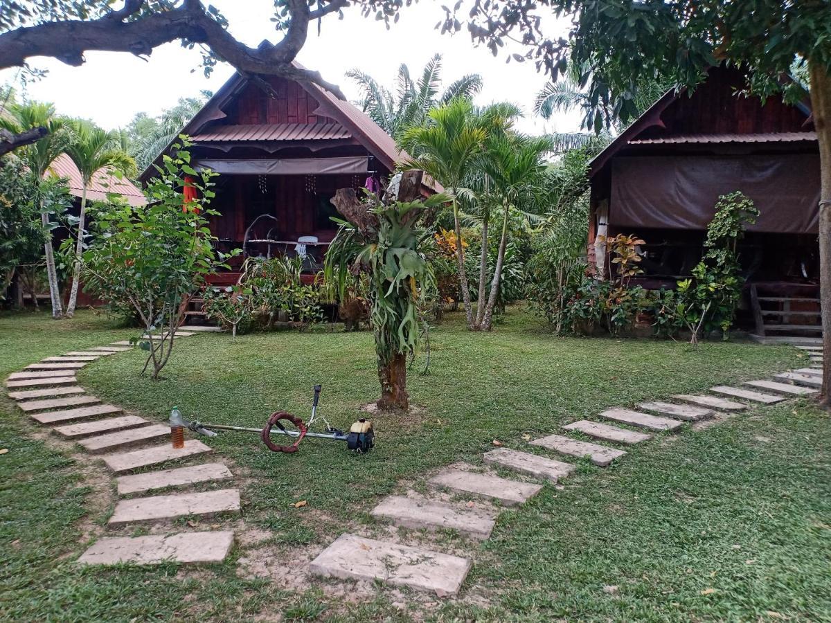 Friendly Koh Jum Hotel Exterior photo