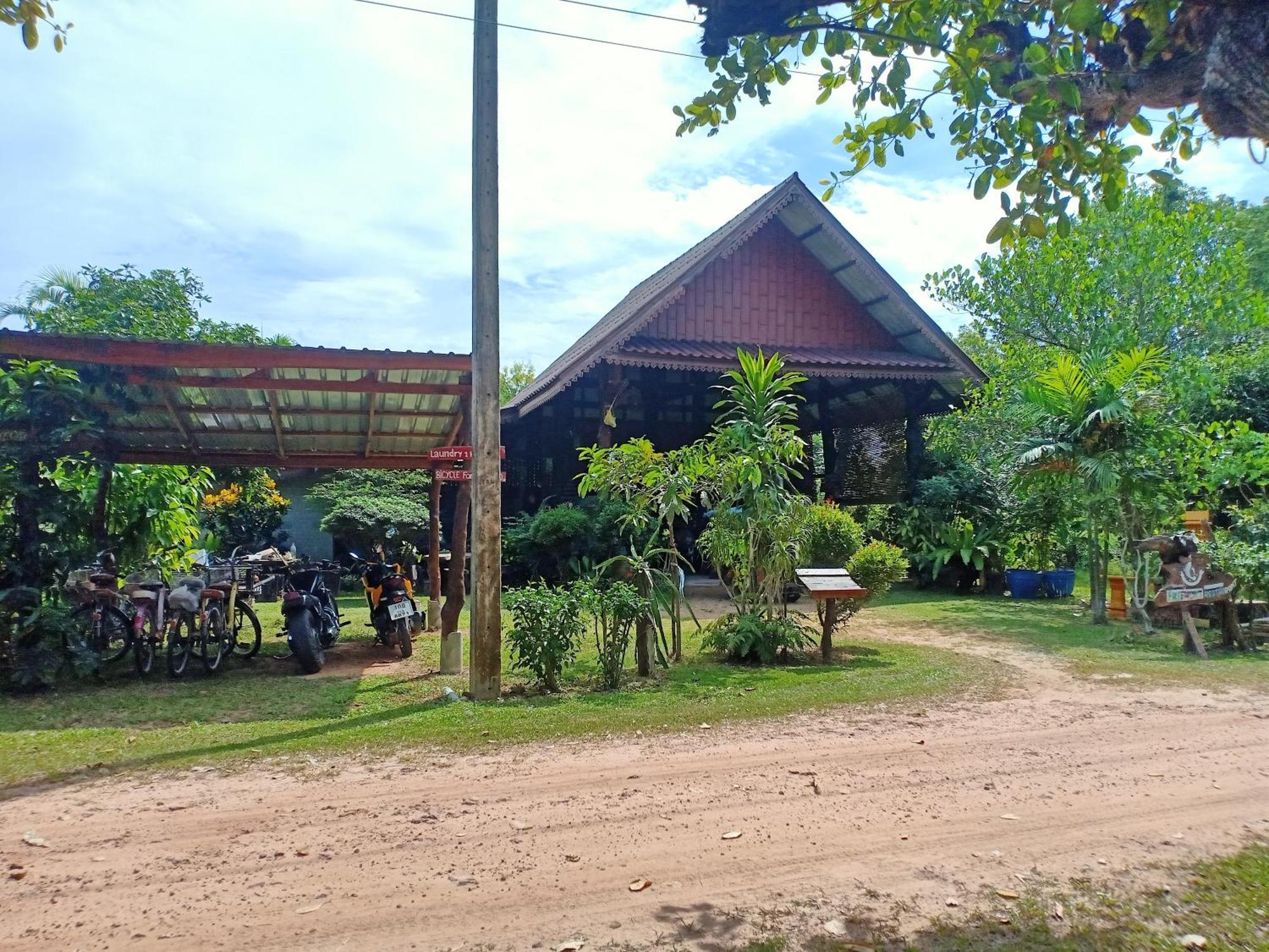Friendly Koh Jum Hotel Exterior photo