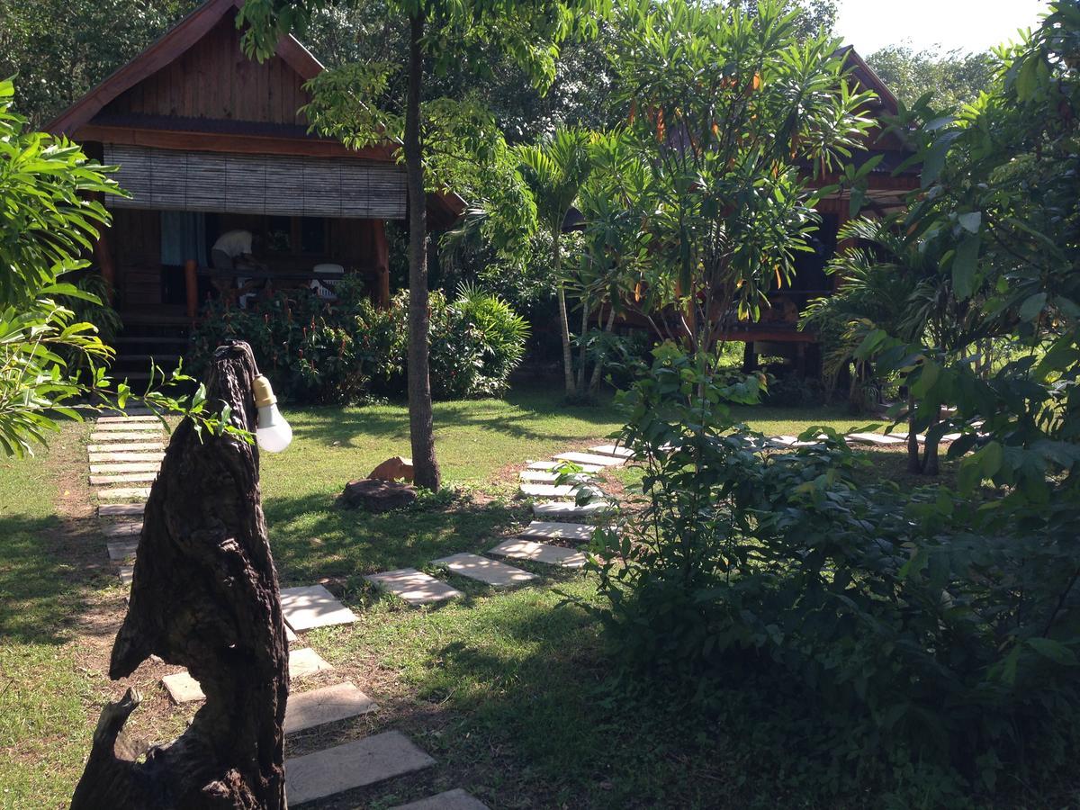 Friendly Koh Jum Hotel Exterior photo