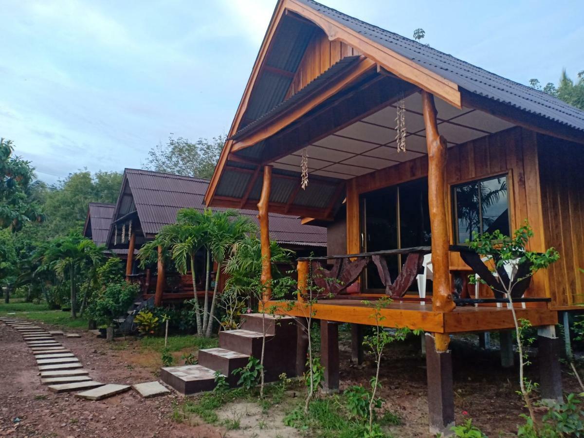 Friendly Koh Jum Hotel Exterior photo