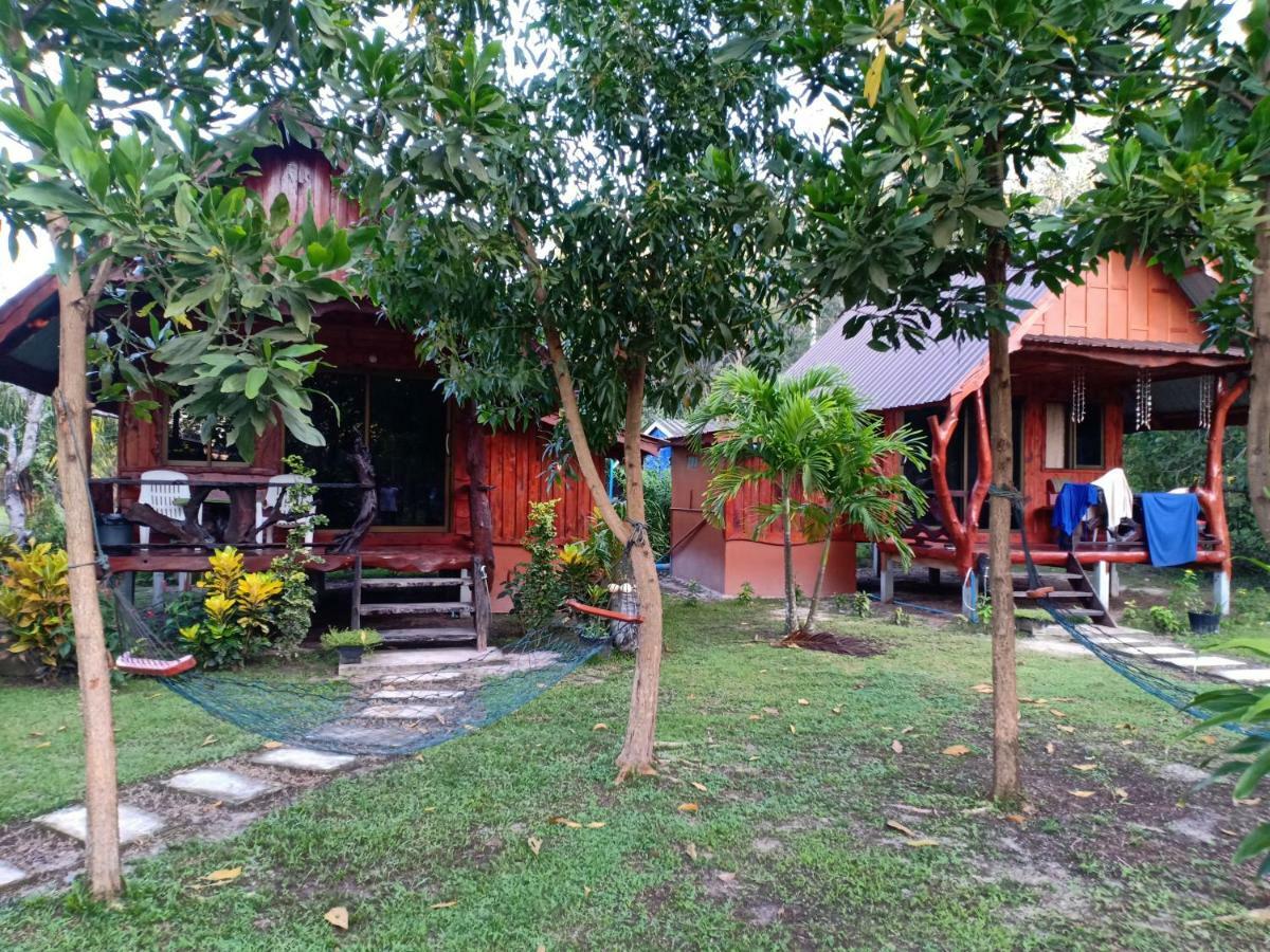 Friendly Koh Jum Hotel Exterior photo